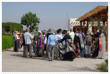 Vendors Descend on Touists